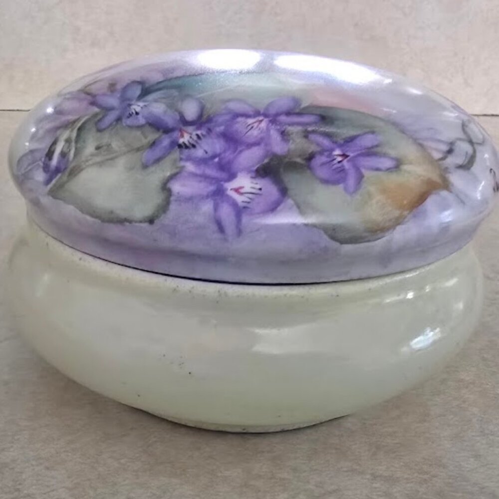 KPM Silesa Trinket Box with Violets